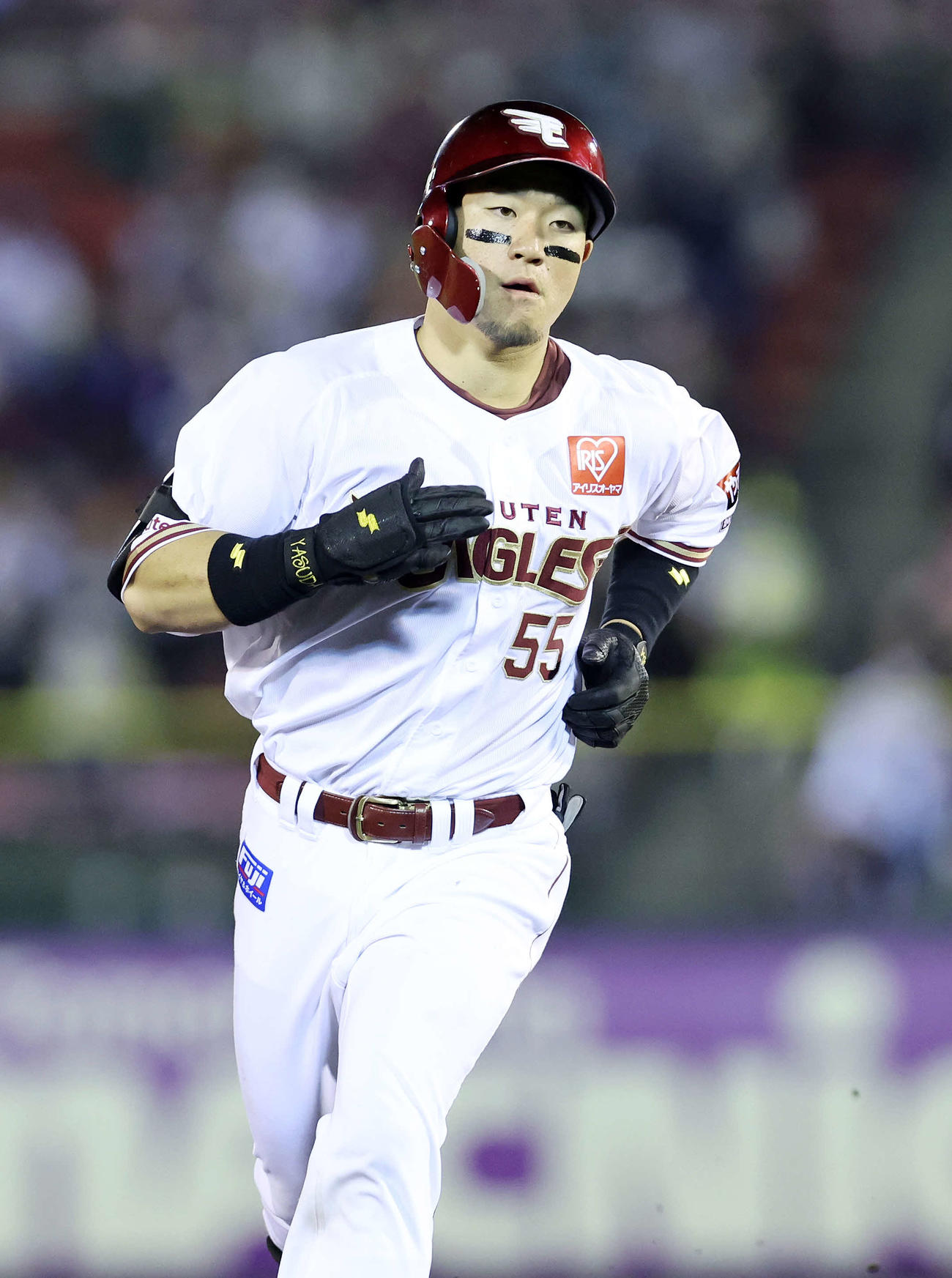 楽天対ソフトバンク　2回裏楽天1死一、二塁、安田は右越え3点本塁打を放つ（撮影・鈴木正人）
