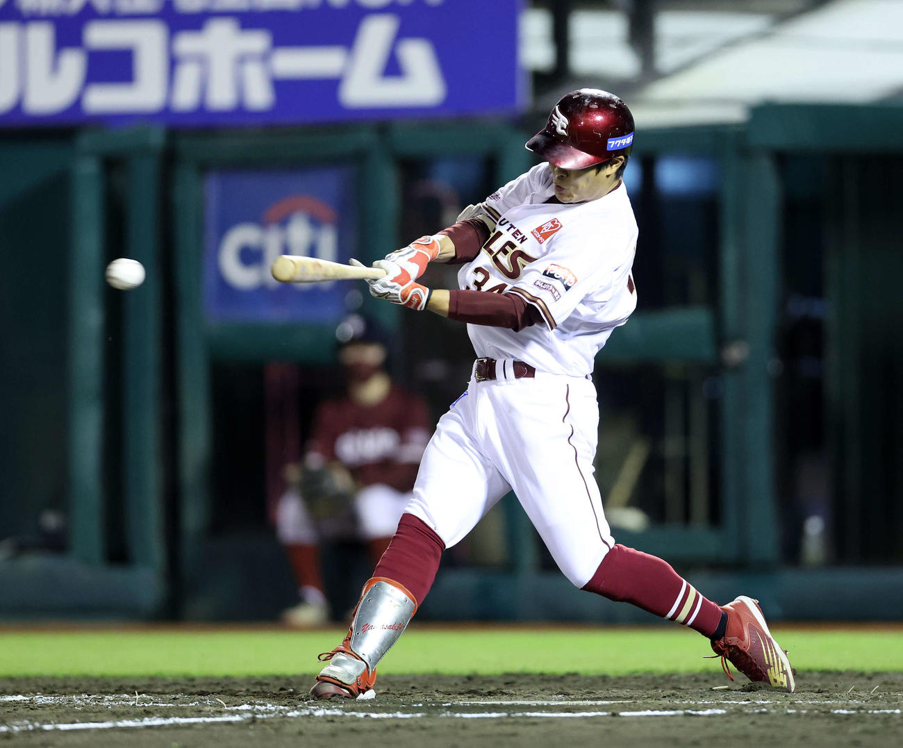 楽天対ソフトバンク　2回裏楽天1死、山崎剛は右越え三塁打を放つ（撮影・鈴木正人）