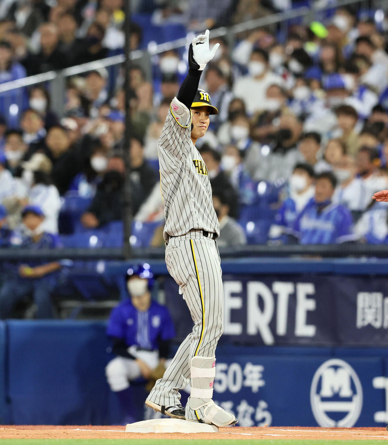 DeNA対阪神　2回表阪神2死二塁、木浪は中前適時打を放つ（撮影・加藤哉）