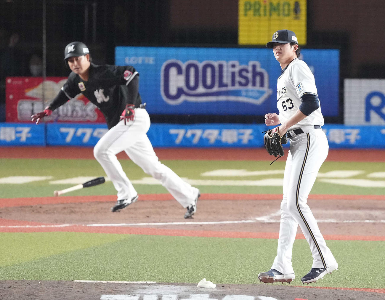 ロッテ対オリックス　7回裏ロッテ2死一、二塁、藤岡に中前適時打を浴びる山崎颯（撮影・鈴木みどり）
