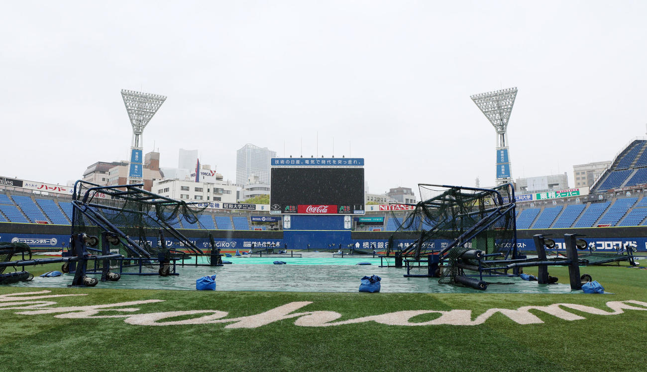 DeNA対阪神　雨の横浜スタジアム（撮影・加藤哉）