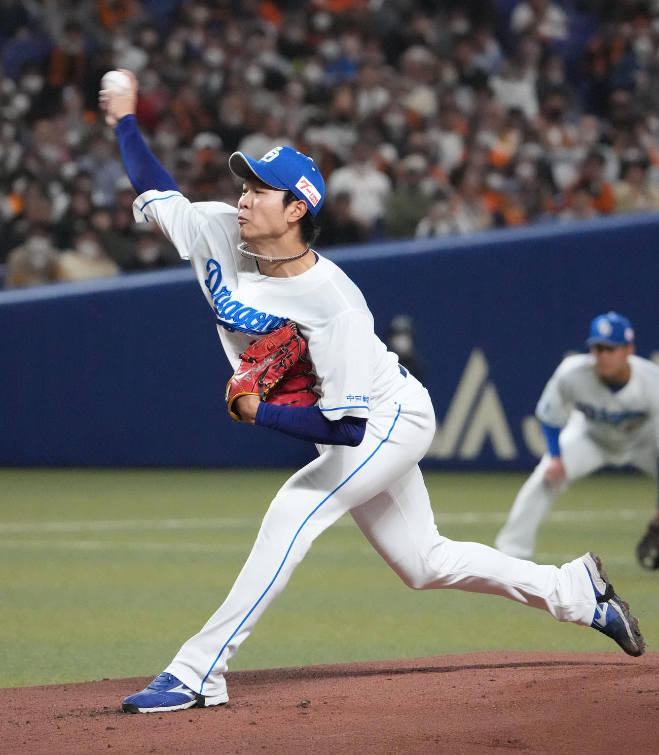 中日対巨人　1回表、登板する中日先発の高橋宏（撮影・森本幸一）