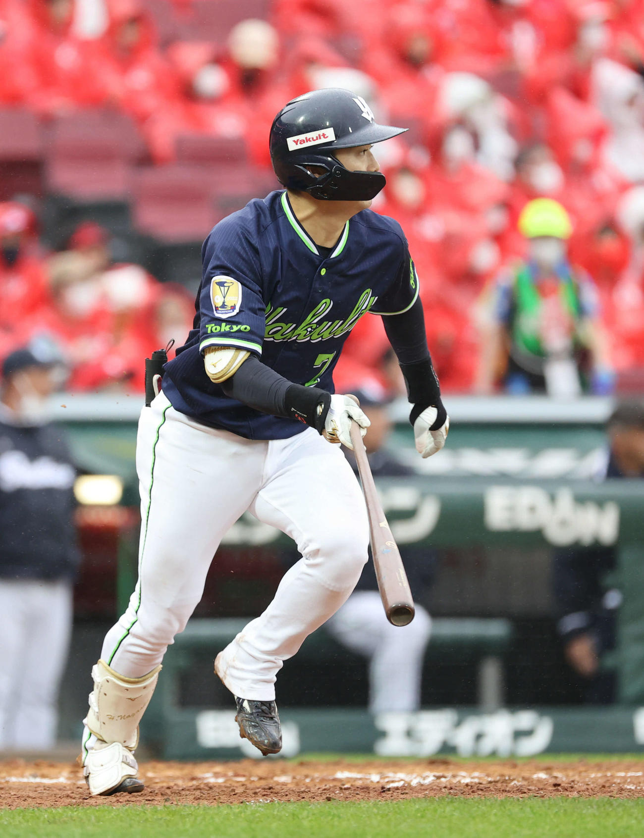 広島対ヤクルト　6回表ヤクルト1死満塁、長岡は勝ち越し適時打を放つ（撮影・加藤孝規）