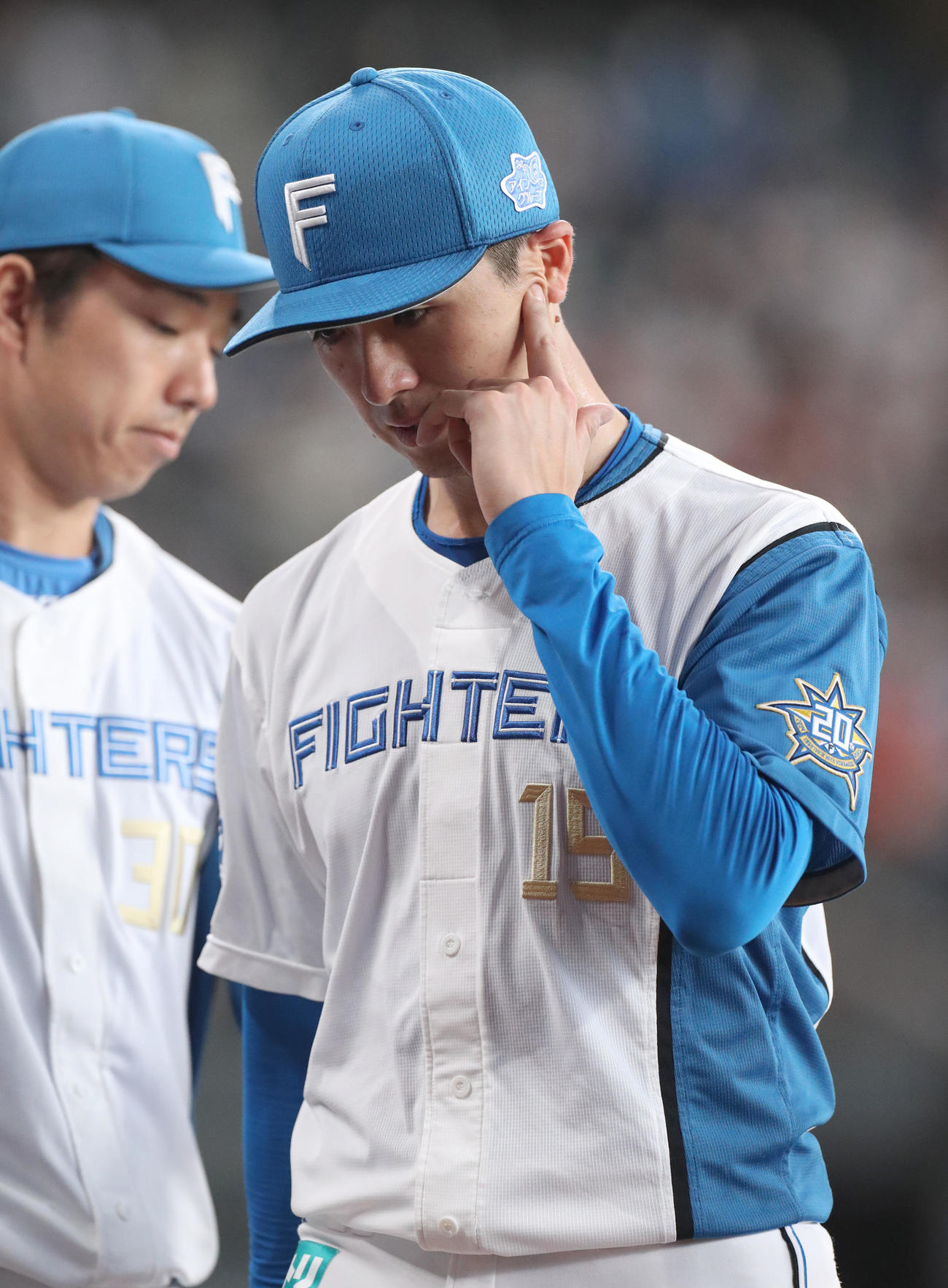 日本ハム対西武　6回表、降板する上沢（撮影・佐藤翔太）