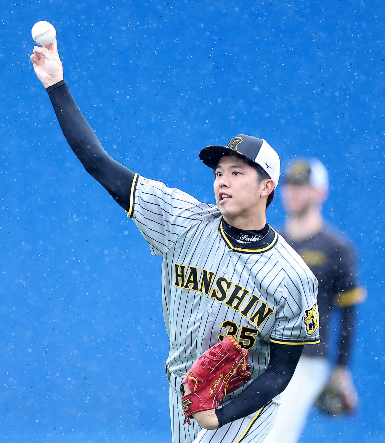 DeNA対阪神　キャッチボールする阪神才木（撮影・河田真司）