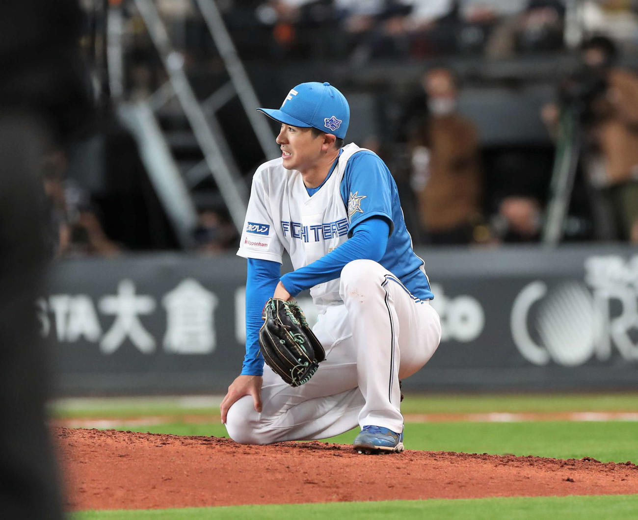 日本ハム対西武　6回表西武1死一、三塁、ペイトンに適時打を浴びる上沢（撮影・黒川智章）