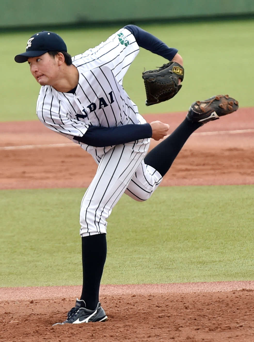 仙台大対宮城教育大　角度のある直球を投げ込む仙台大・相原（撮影・相沢孔志）
