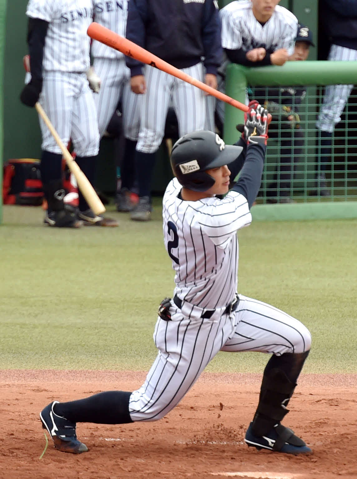 仙台大対宮城教育大　3回表仙台大1死三塁、右中間に適時二塁打を放つ小田倉（撮影・相沢孔志）