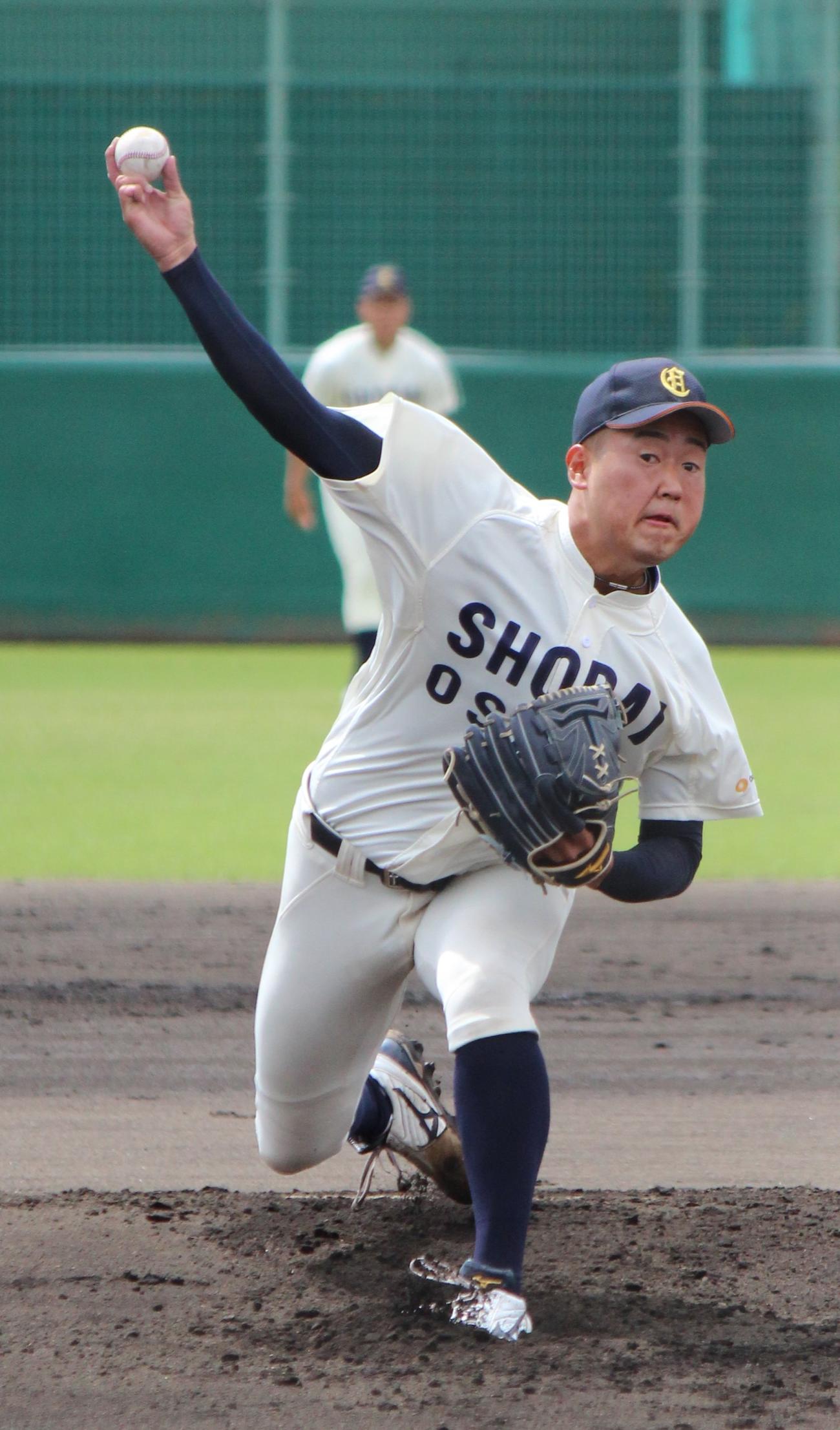 大商大－龍谷大　先発した大商大・上田（撮影・柏原誠）