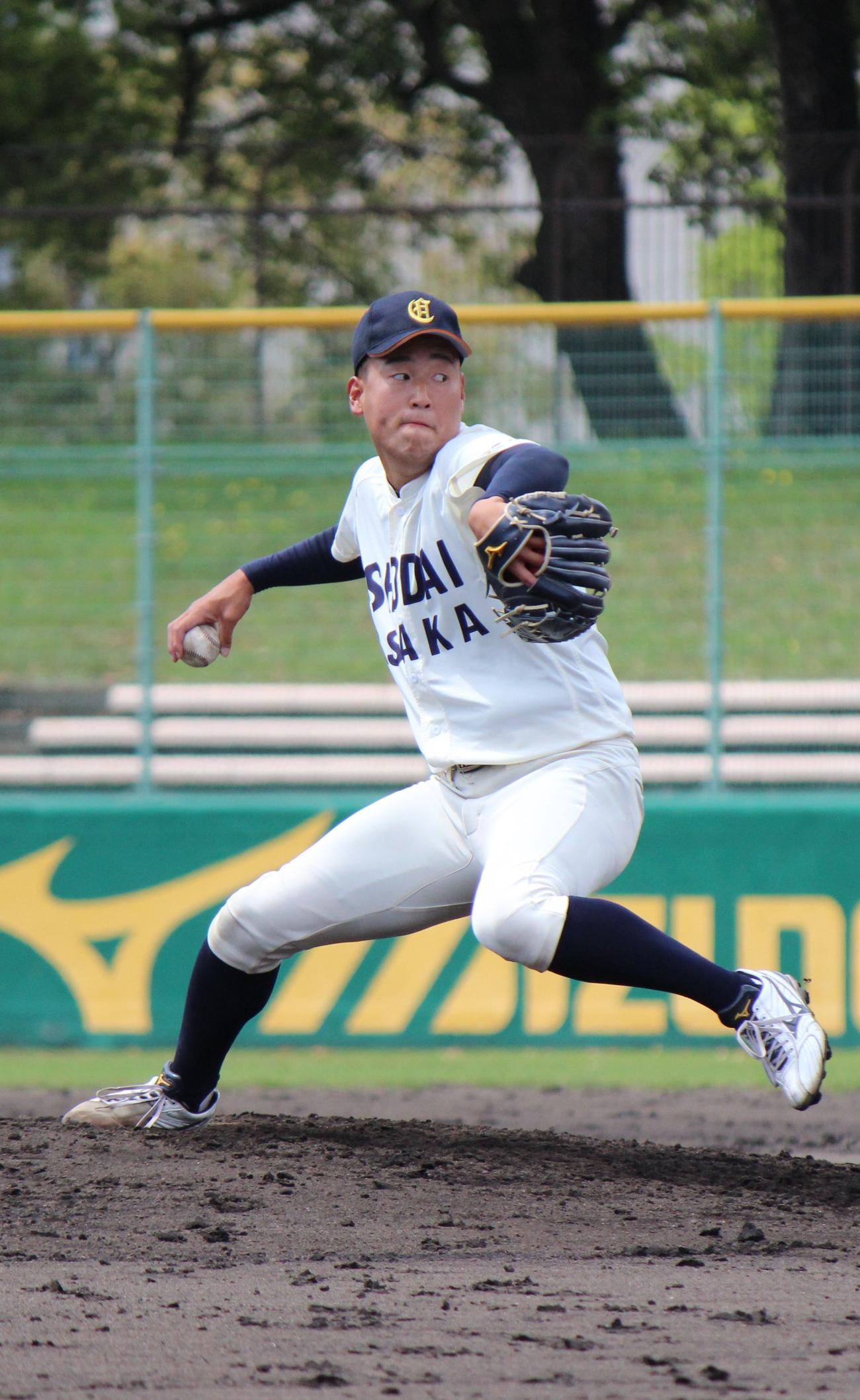 大商大－龍谷大　力投する大商大・上田（撮影・柏原誠）
