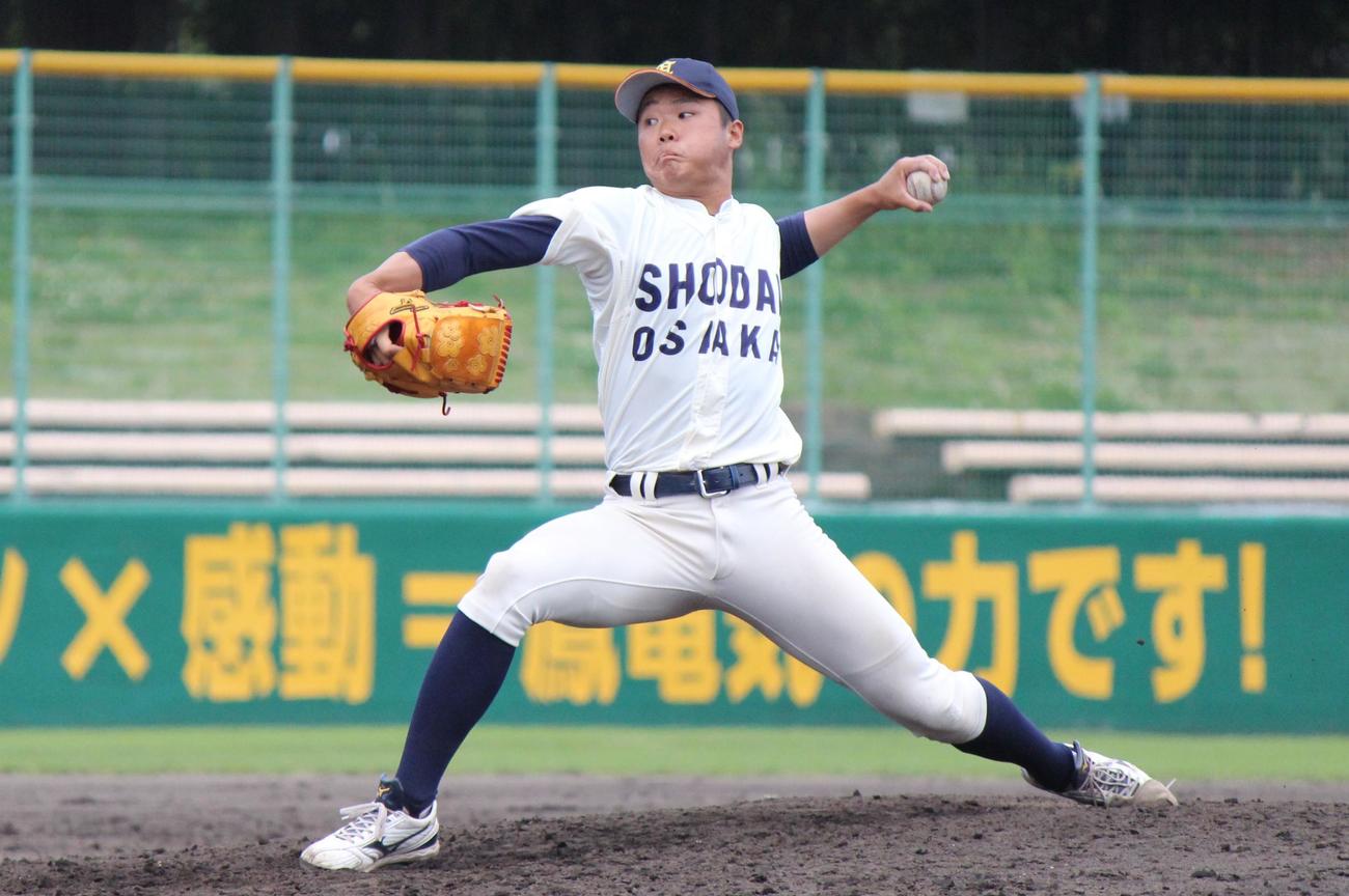 大商大－龍谷大　2番手で登板した大商大・高（撮影・柏原誠）
