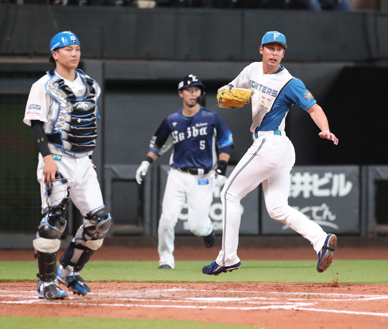 日本ハム対西武　3回表西武2死二塁、呉念庭に右前適時打を浴びる上原（撮影・佐藤翔太）