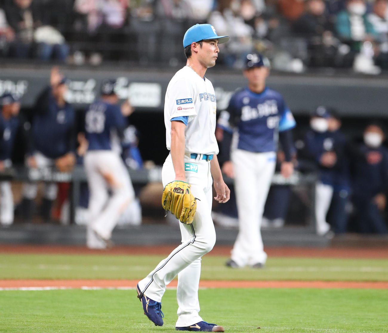 日本ハム対西武　3回表西武2死二塁、呉念庭に右前適時打を浴びる上原（撮影・佐藤翔太）