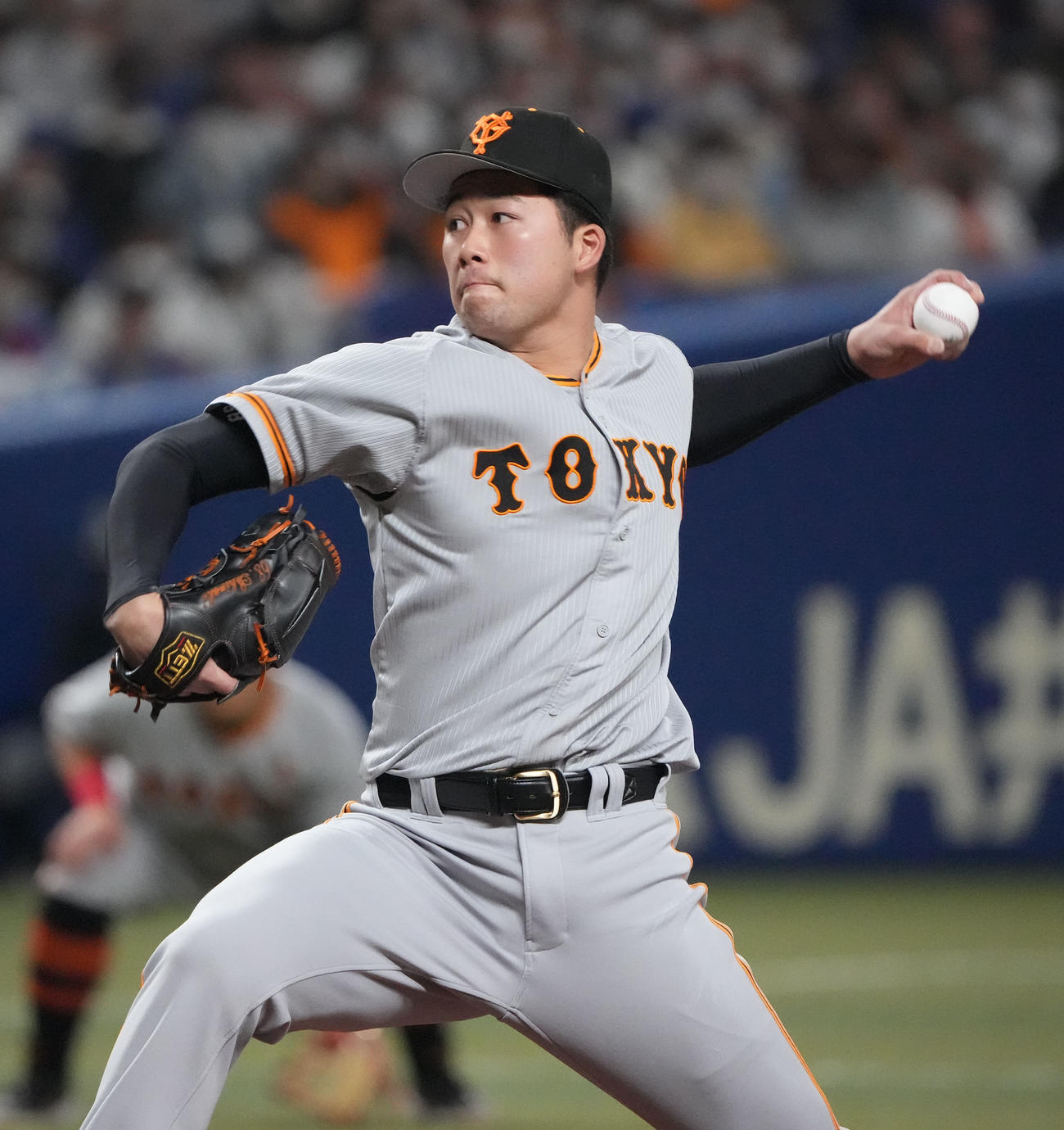 中日対巨人　3回裏、巨人2番手で登板する代木（撮影・森本幸一）