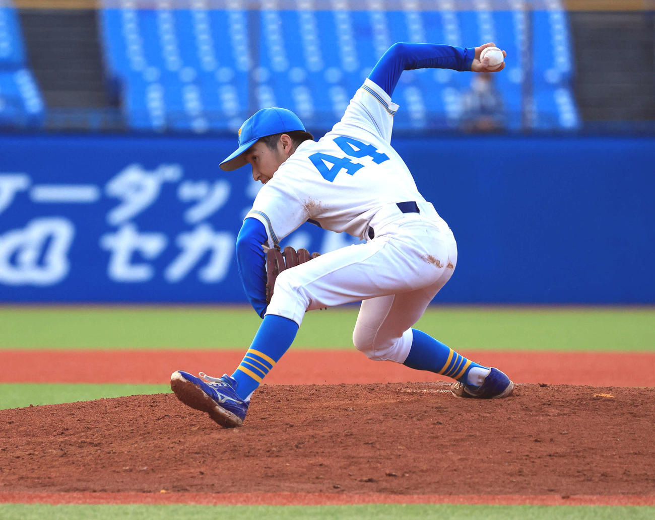 東大対早大　6回裏早大の攻撃から登板した渡辺（撮影・浅見桂子）