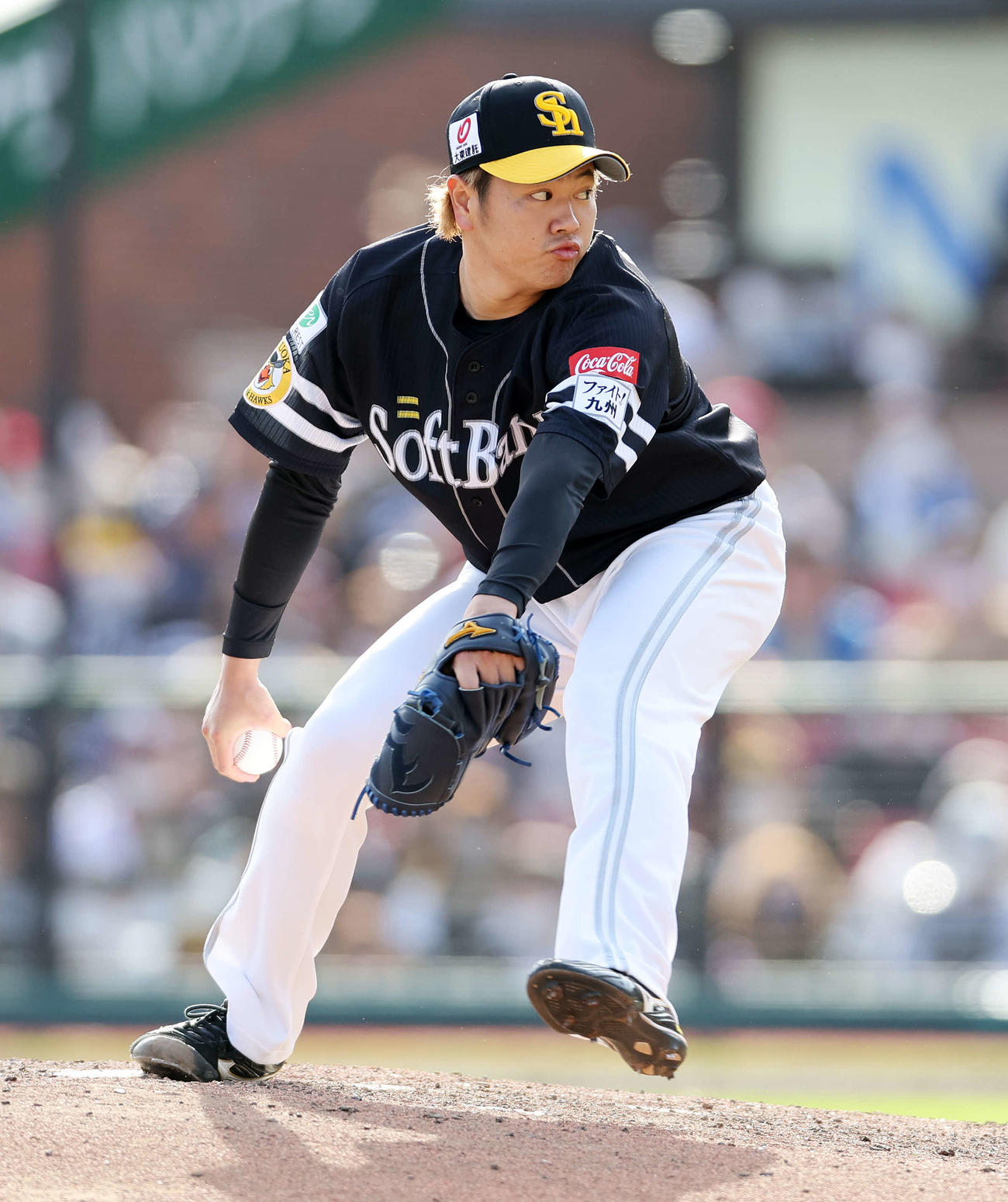 楽天対ソフトバンク　力投するソフトバンク4番手の津森（撮影・鈴木正人）