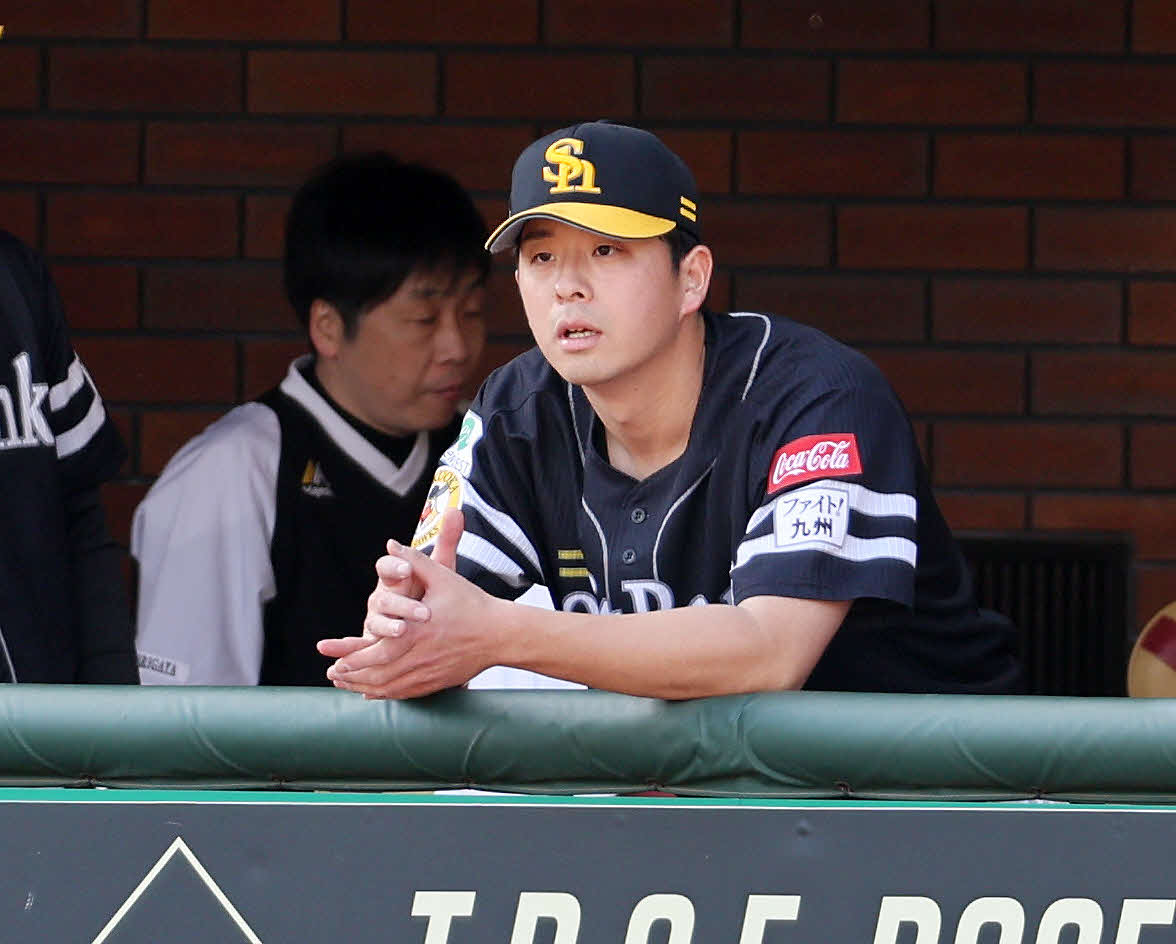 楽天対ソフトバンク　6回裏、降板したソフトバンク大関（撮影・鈴木正人）