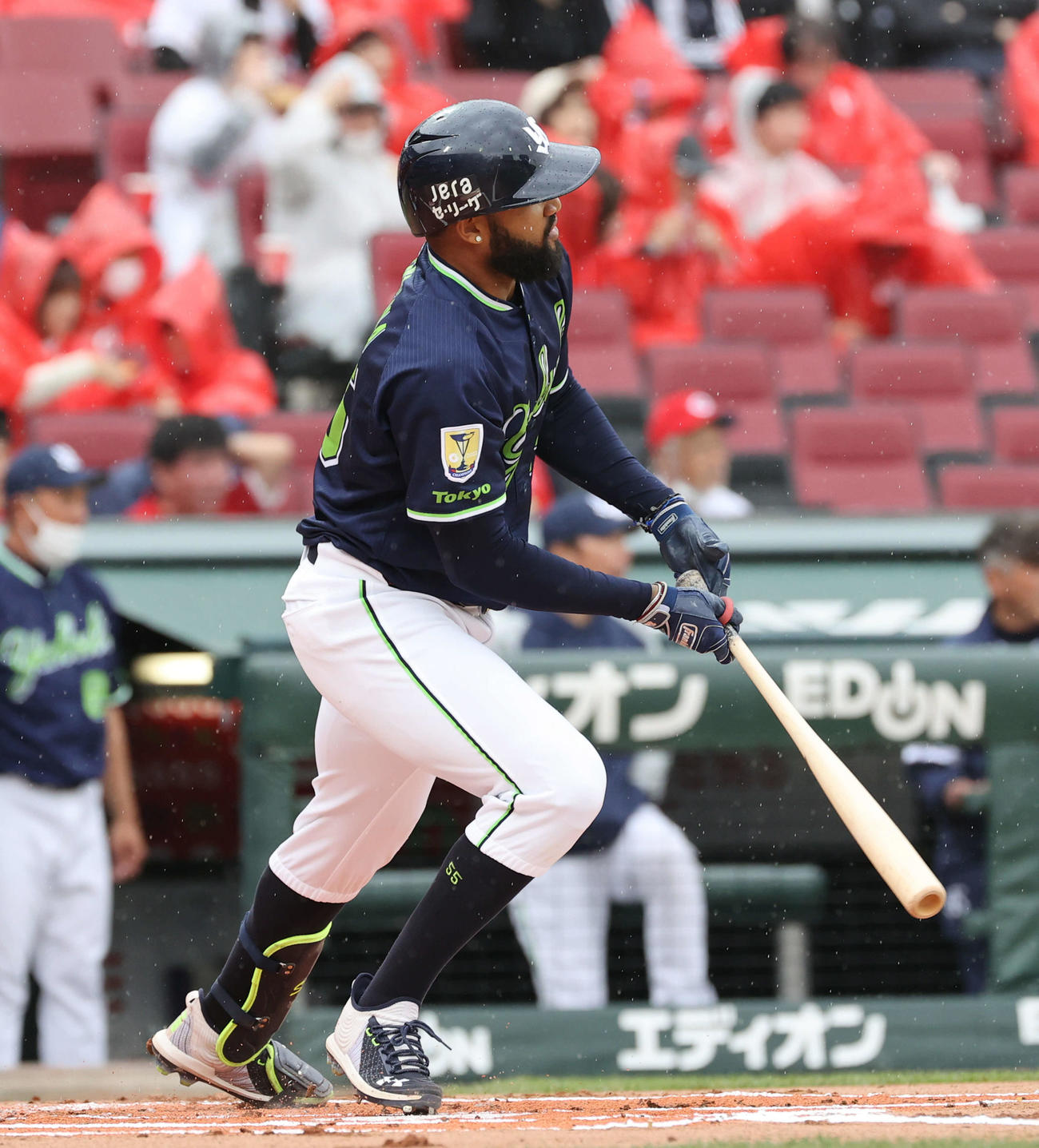 広島対ヤクルト　1回表ヤクルト1死二塁、サンタナは先制左適時打を放つ（撮影・加藤孝規）