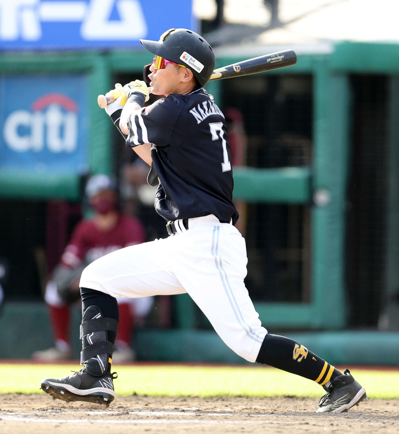 楽天対ソフトバンク　8回表ソフトバンク無死一塁、中村晃は右越え2点本塁打を放つ（撮影・鈴木正人）