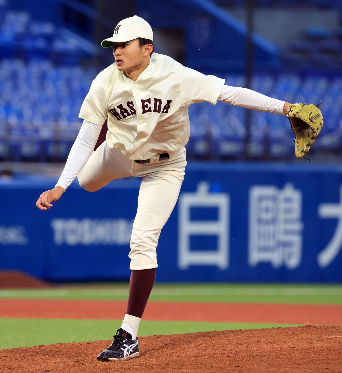 東大対早大　被安打4の11奪三振で完投勝利を飾った早大・加藤（撮影・浅見桂子）