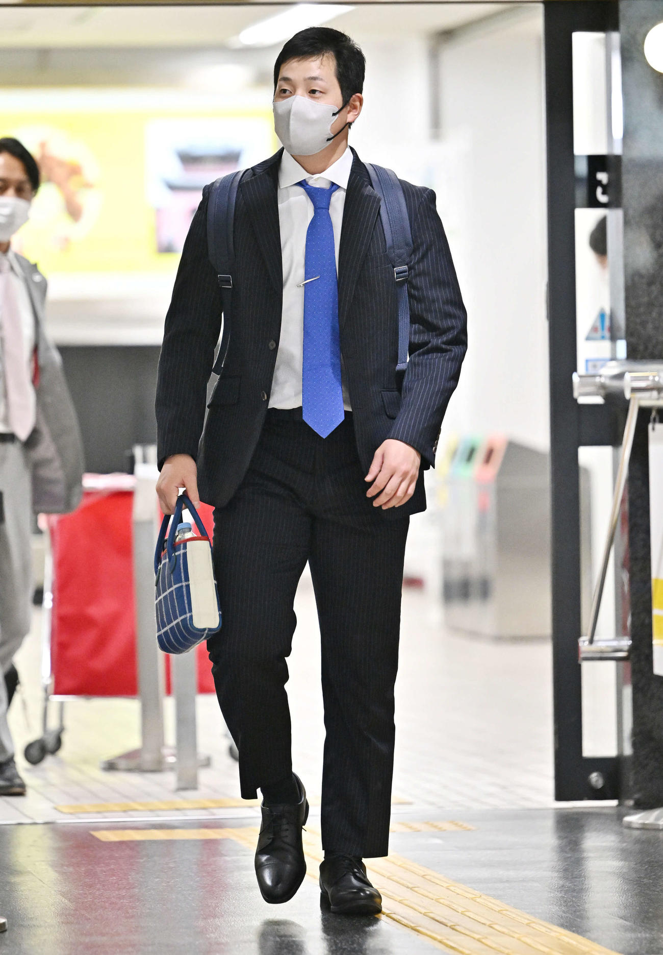 長崎空港に到着した巨人長崎空港に到着した巨人大江（撮影・滝沢徹郎）