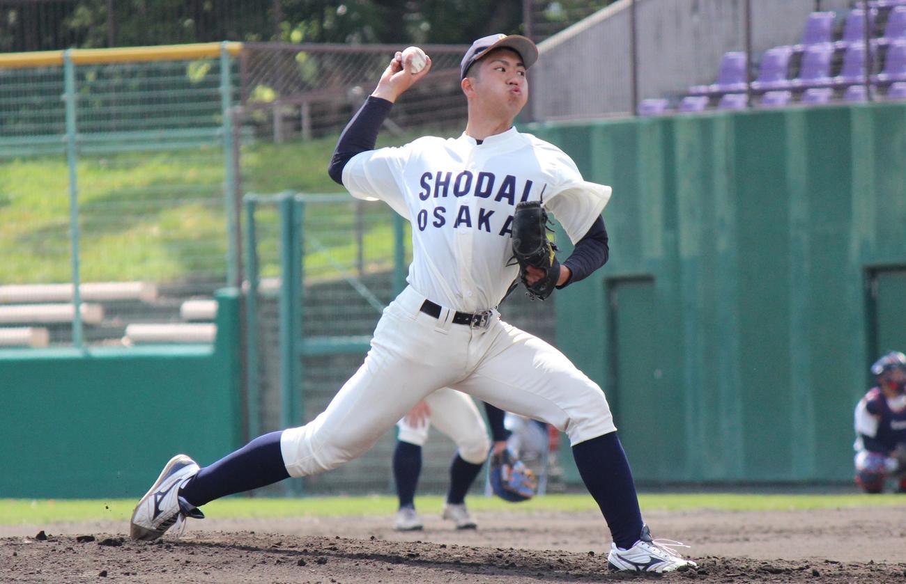龍谷大戦に先発した大商大・野中（撮影・柏原誠）
