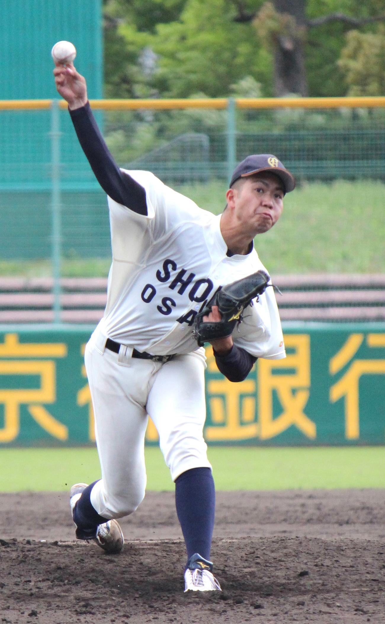 龍谷大戦に先発した大商大・野中（撮影・柏原誠）
