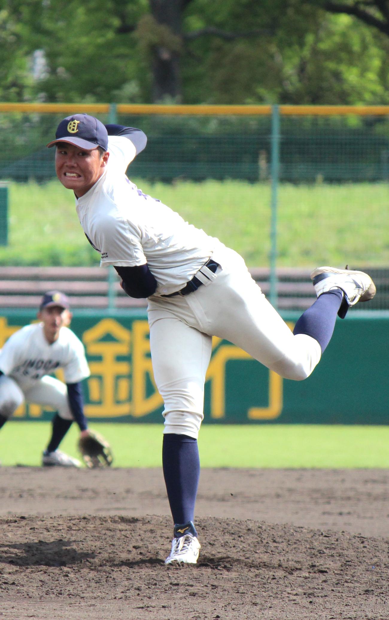 龍谷大戦で救援した大商大・高（撮影・柏原誠）