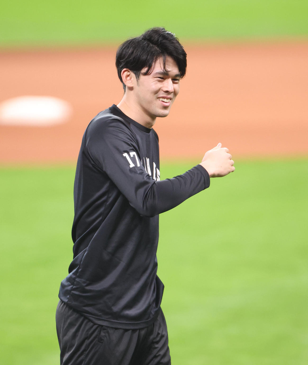 笑顔を見せるロッテ佐々木朗（撮影・佐藤翔太）