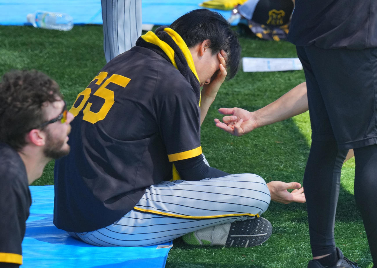 16日DeNA戦の試合前練習中、疲れた様子の阪神湯浅