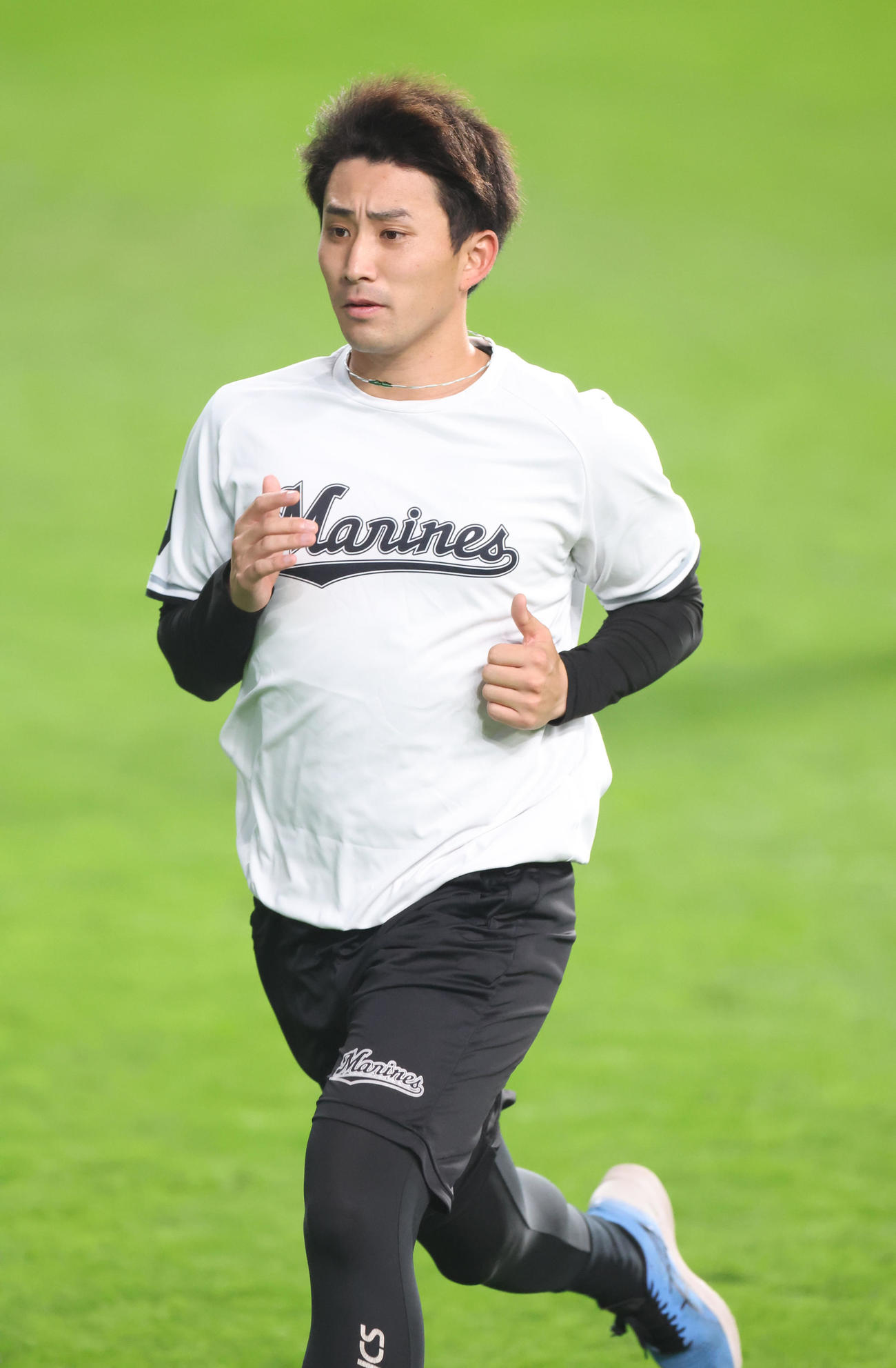 ランニングをするロッテ小島（撮影・佐藤翔太）