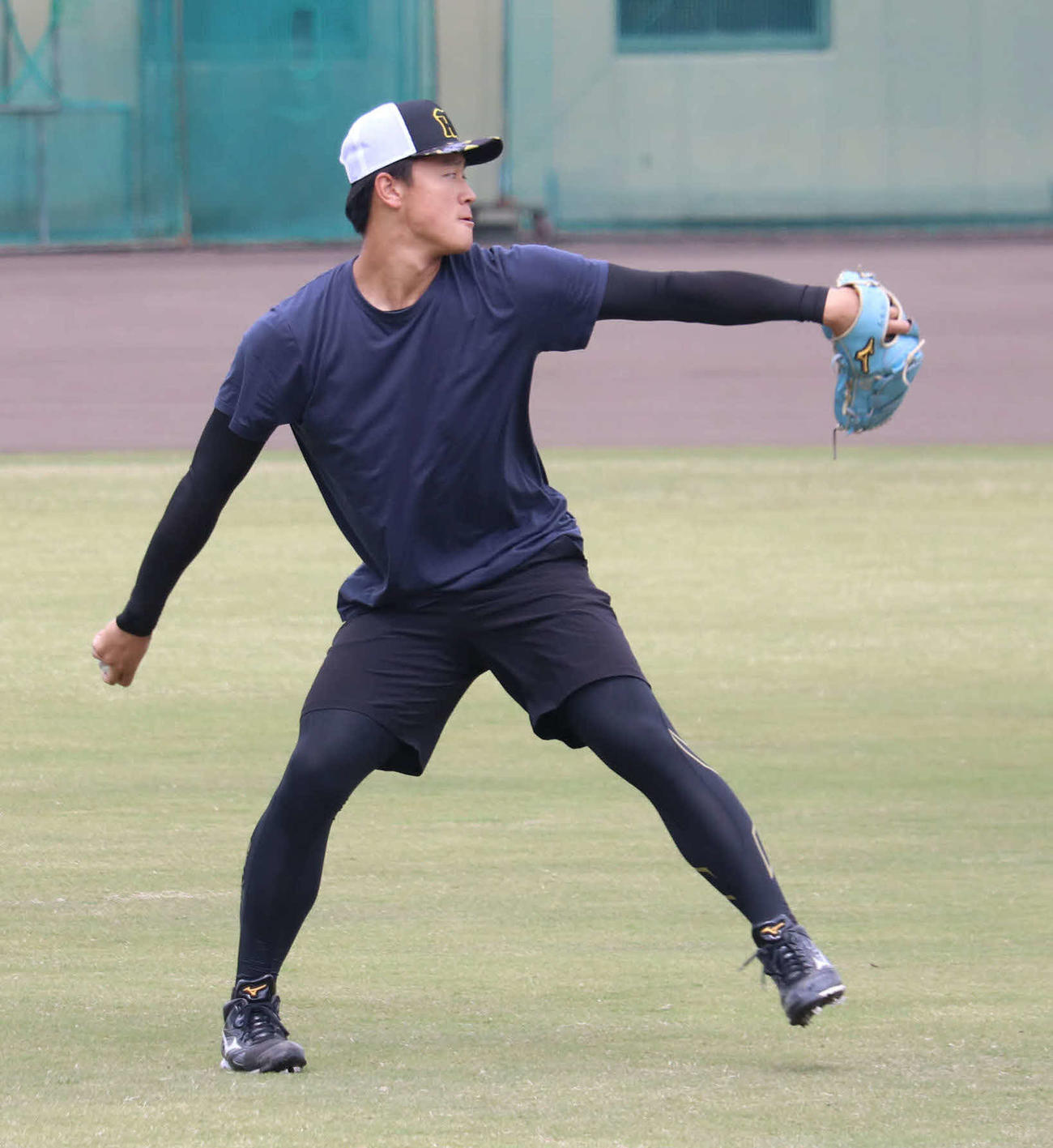 20歳の誕生日を迎えた阪神森木（撮影・波部俊之介）