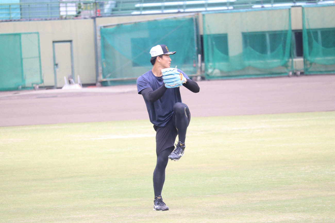 20歳の誕生日を迎えた阪神森木（撮影・波部俊之介）
