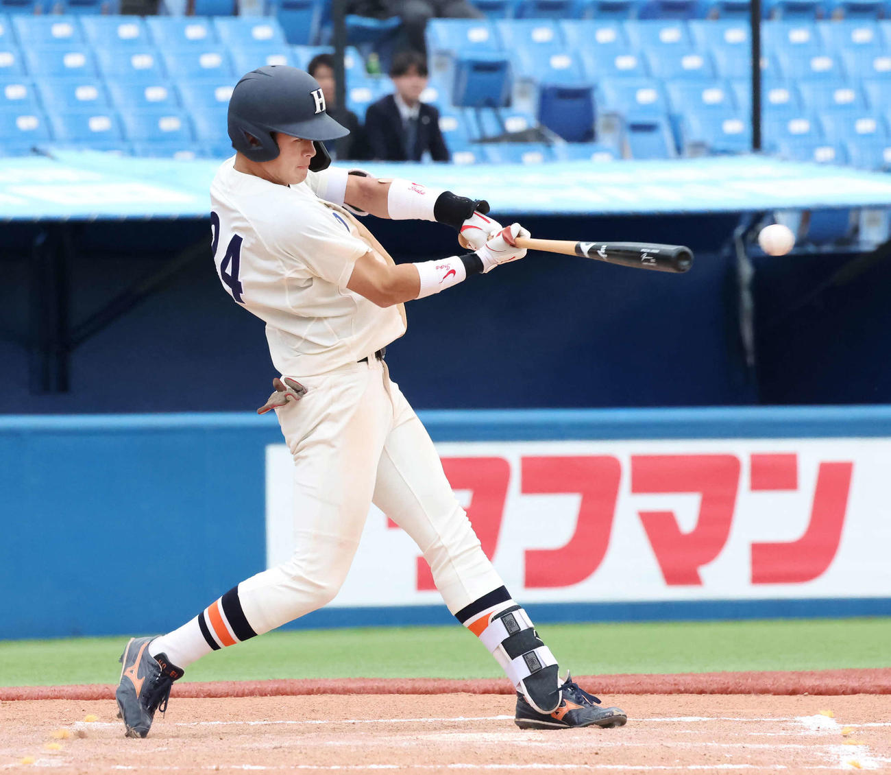 法大対立大　7回表法大2死三塁、武川廉は左前適時打を放つ（撮影・丹羽敏通）