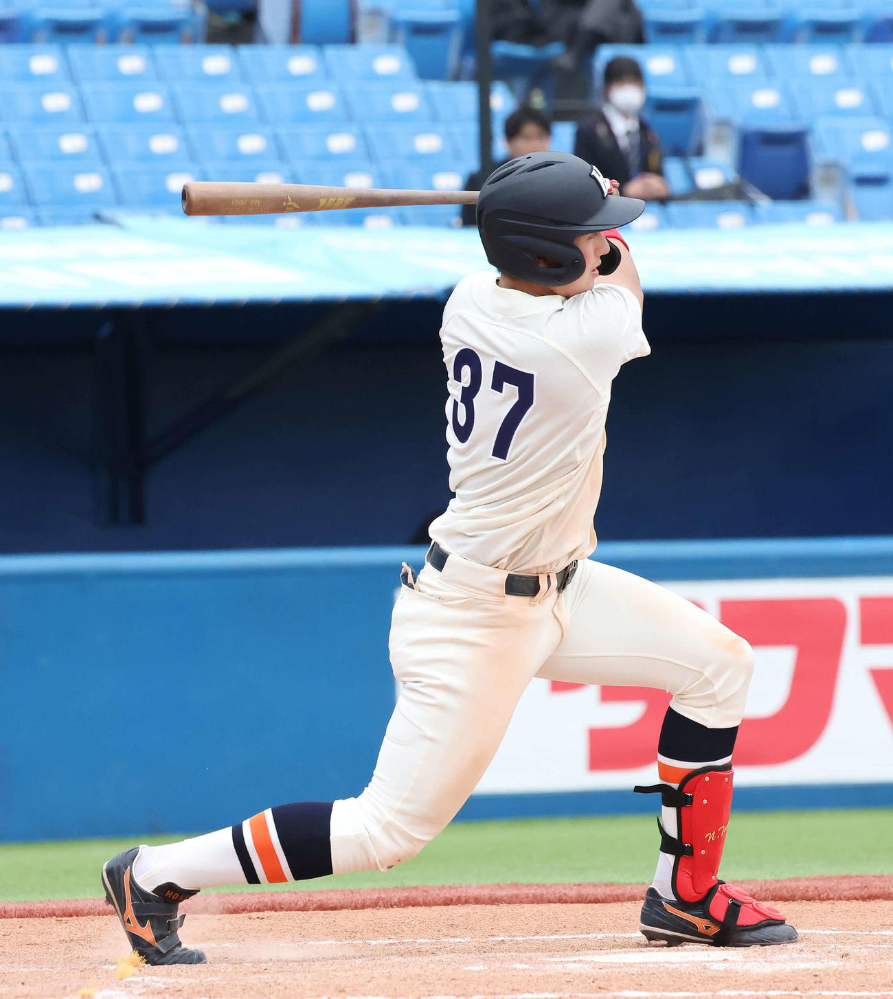 法大対立大　7回表法大無死二塁、内海壮は左前安打を放つ（撮影・丹羽敏通）