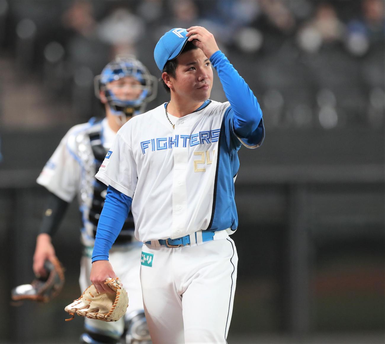 日本ハム対ロッテ　6回表、2失点し渋い表情の金村（撮影・黒川智章）