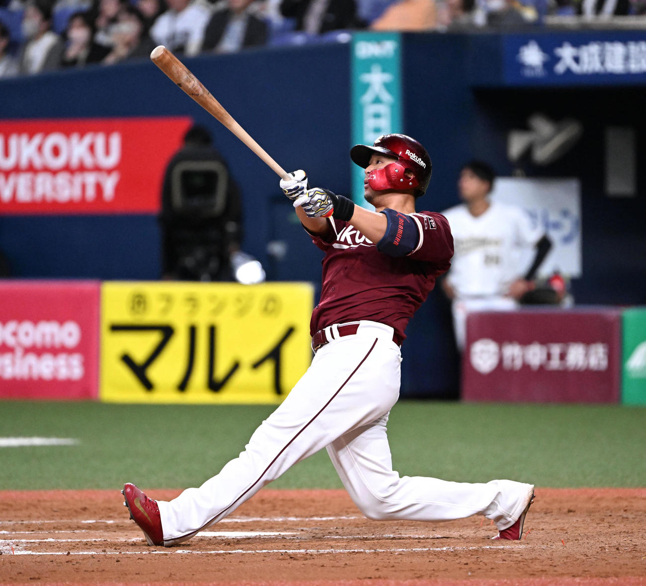 9回表楽天　2死　浅村は左越え本塁打を放つ（撮影・石井愛子）（撮影・石井愛子）