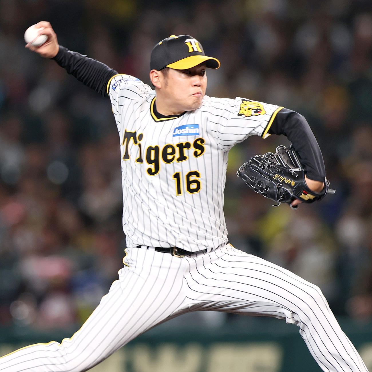阪神対広島　6回、力投する阪神西勇（撮影・上山淳一）