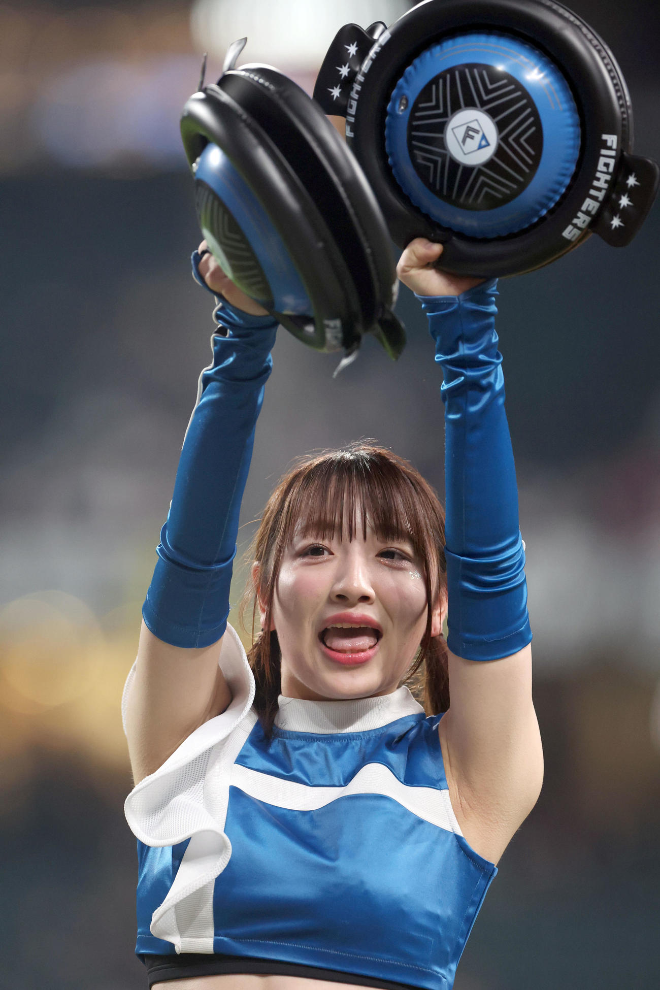 日本ハム対ロッテ　「ジンギスカンダンス」を踊るファイターズガールの田中心優さん（撮影・佐藤翔太）