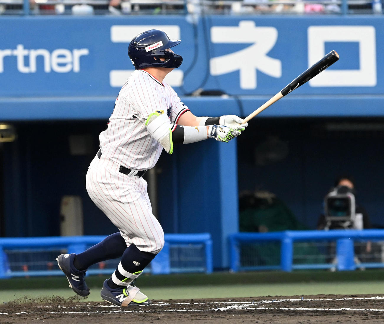 ヤクルト対中日　1回裏ヤクルト2死三塁、村上は先制の左適時二塁打を放つ（撮影・前岡正明）