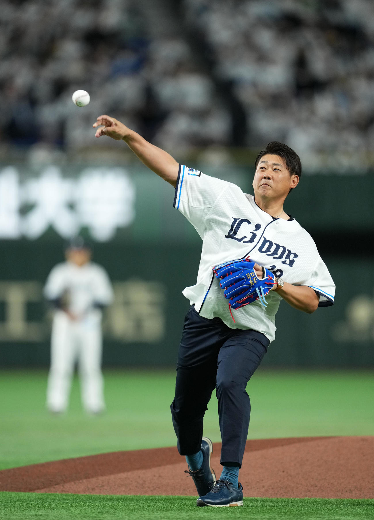 西武対ソフトバンク　始球式をする松坂大輔氏（撮影・横山健太）