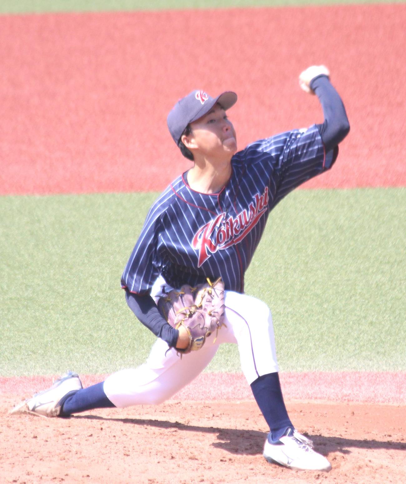国士舘大対東洋大　先発し力投する国士舘大・上野（撮影・保坂恭子）