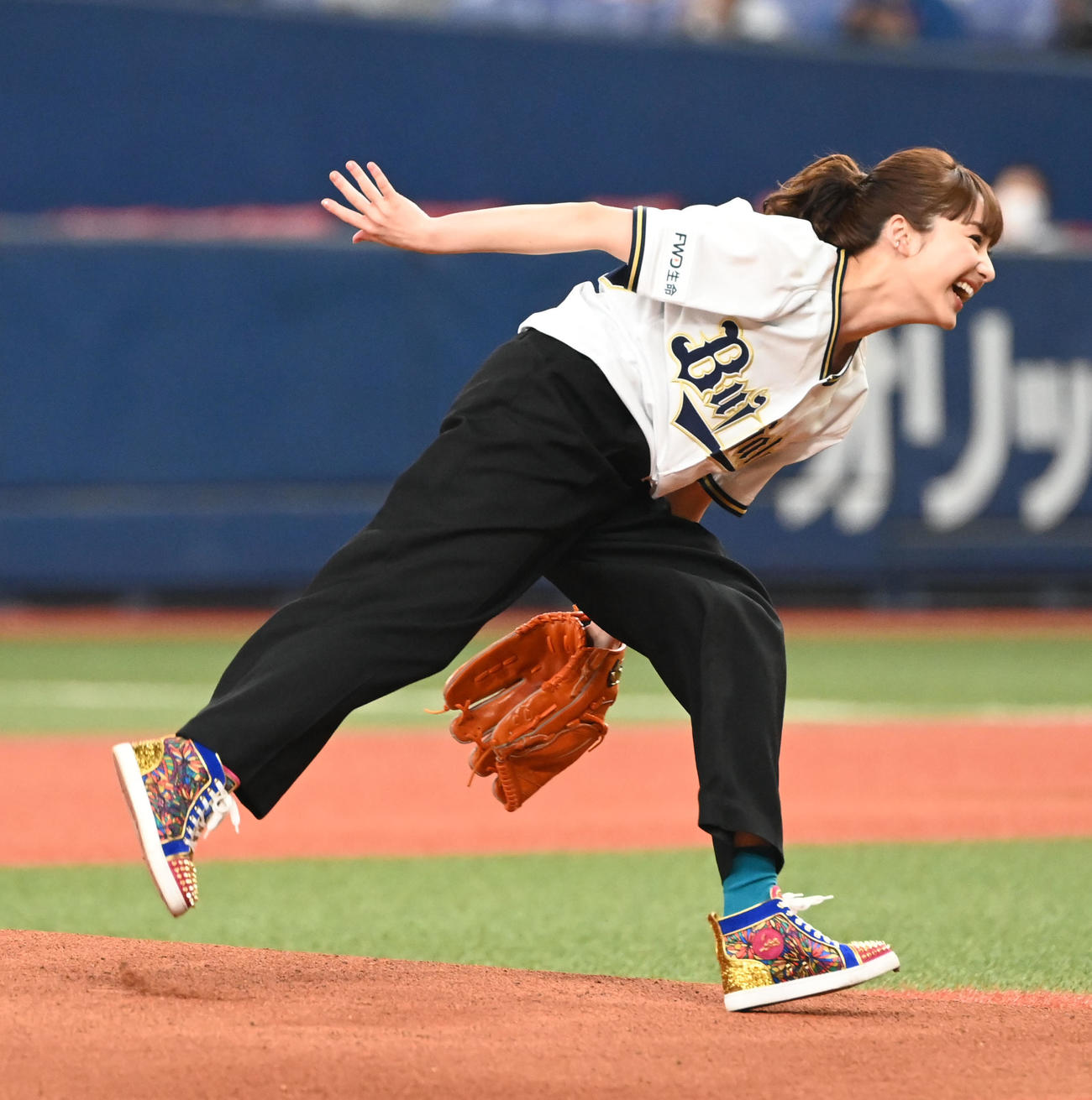 オリックス対楽天　特別始球式を行う女優の平祐奈（撮影・和賀正仁）