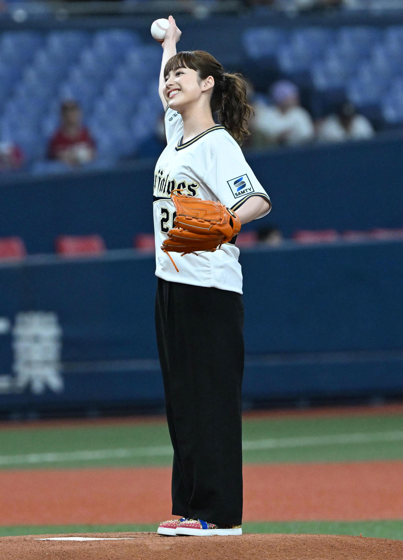 オリックス対楽天　始球式を務める平祐奈（撮影・石井愛子）