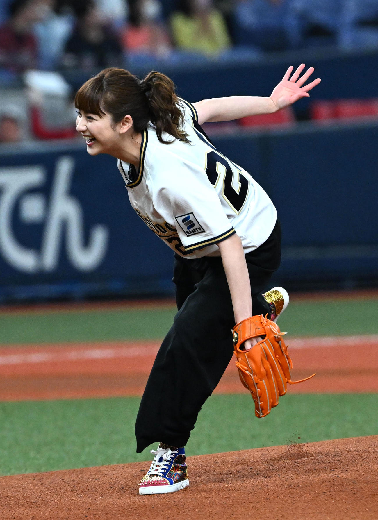 オリックス対楽天　始球式を務める平祐奈（撮影・石井愛子）