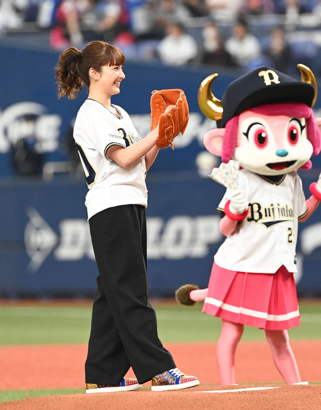 オリックス対楽天　特別始球式を行う女優の平祐奈（撮影・和賀正仁）