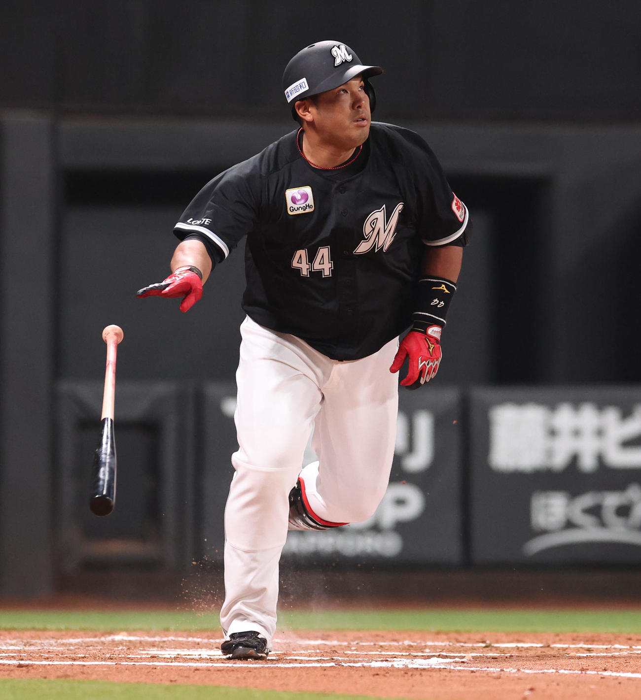 日本ハム対ロッテ　2回表ロッテ2死一塁、井上は先制となる右越え2点本塁打を放つ（撮影・佐藤翔太）