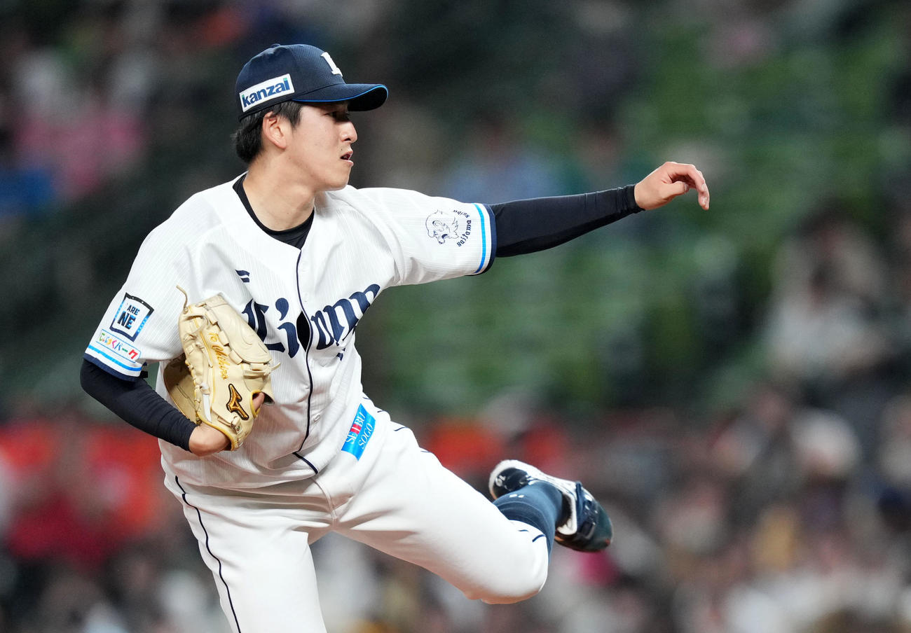 西武対ソフトバンク　力投する西武先発の隅田（撮影・横山健太）