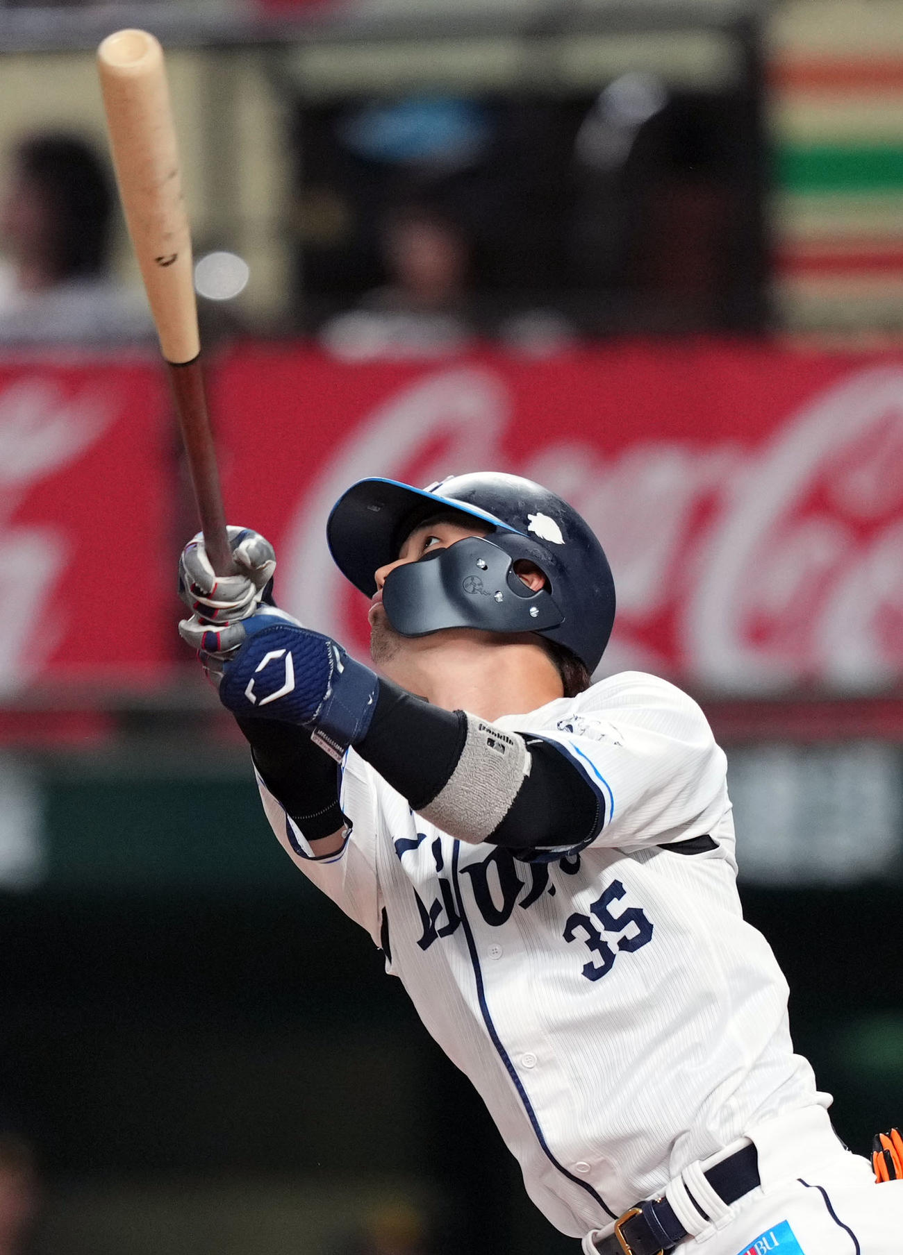 西武対ソフトバンク　1回裏西武1死、中越え本塁打を放つ若林（撮影・横山健太）