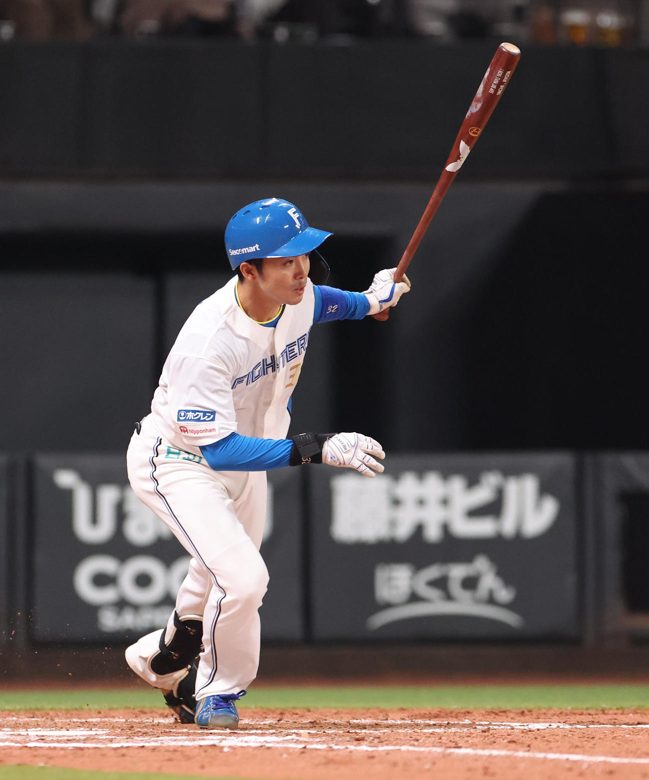 日本ハム対ロッテ　8回裏日本ハム1死三塁、谷内は中前適時打を放つ（撮影・佐藤翔太）